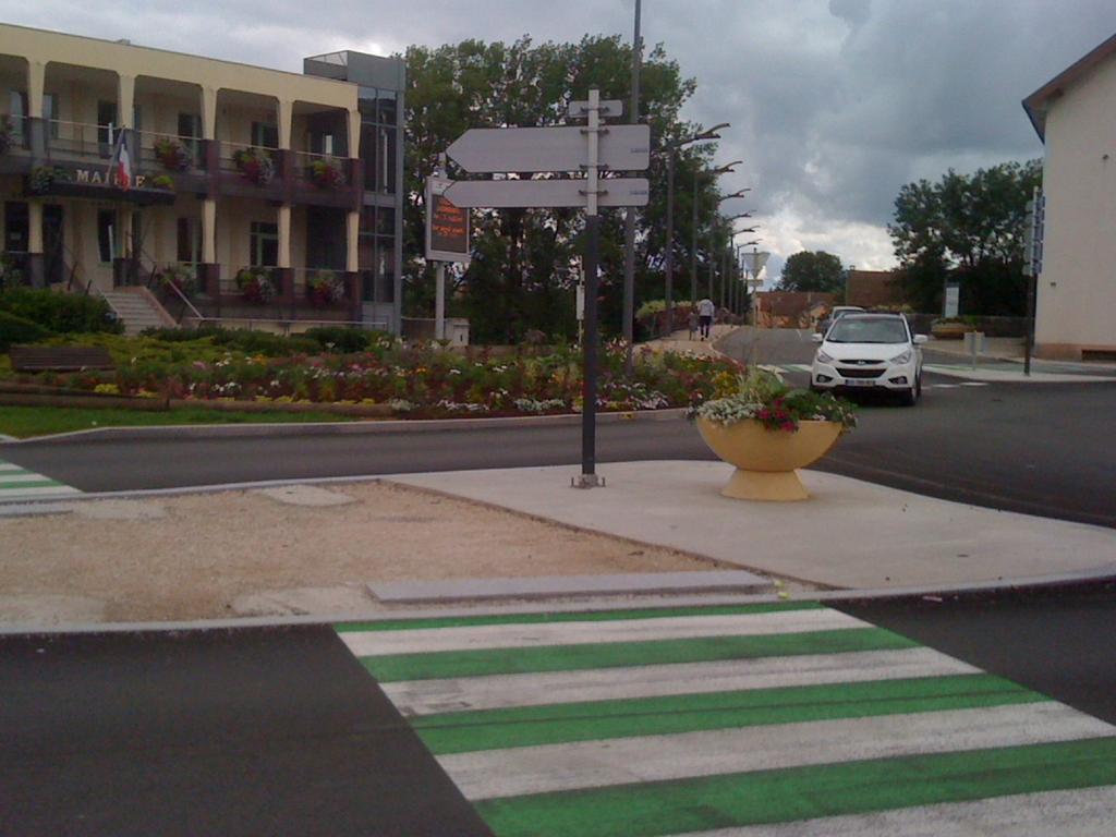 Pension Hotel Restaurant De La Place Voujeaucourt Екстериор снимка